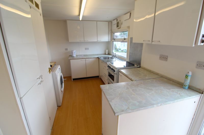 2 bed mobile/park home for sale in Woodlands Park, Almondsbury, Bristol BS32, £149,000