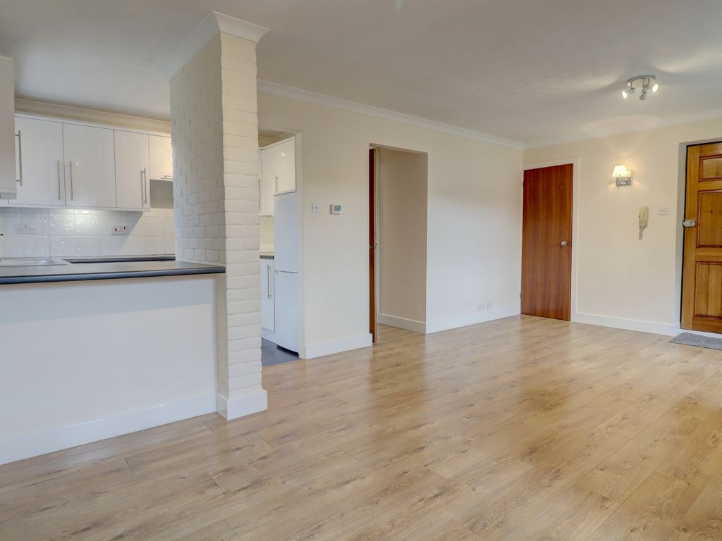 2 bed flat for sale in Bell Lane, Princes Risborough HP27, £235,000