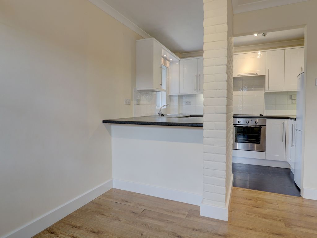 2 bed flat for sale in Bell Lane, Princes Risborough HP27, £235,000
