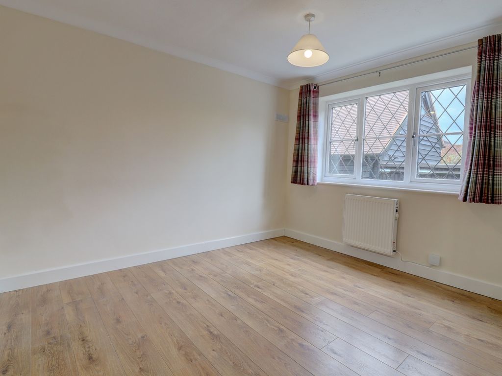 2 bed flat for sale in Bell Lane, Princes Risborough HP27, £235,000