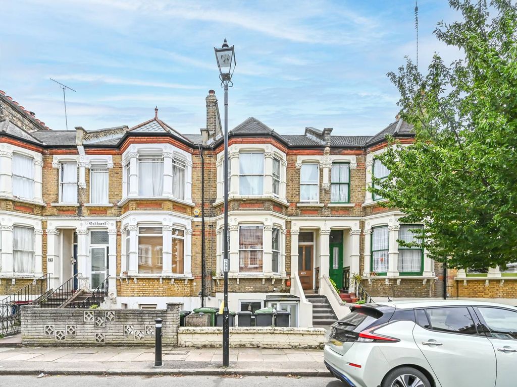 1 bed flat for sale in Ommaney Road, New Cross, London SE14, £300,000