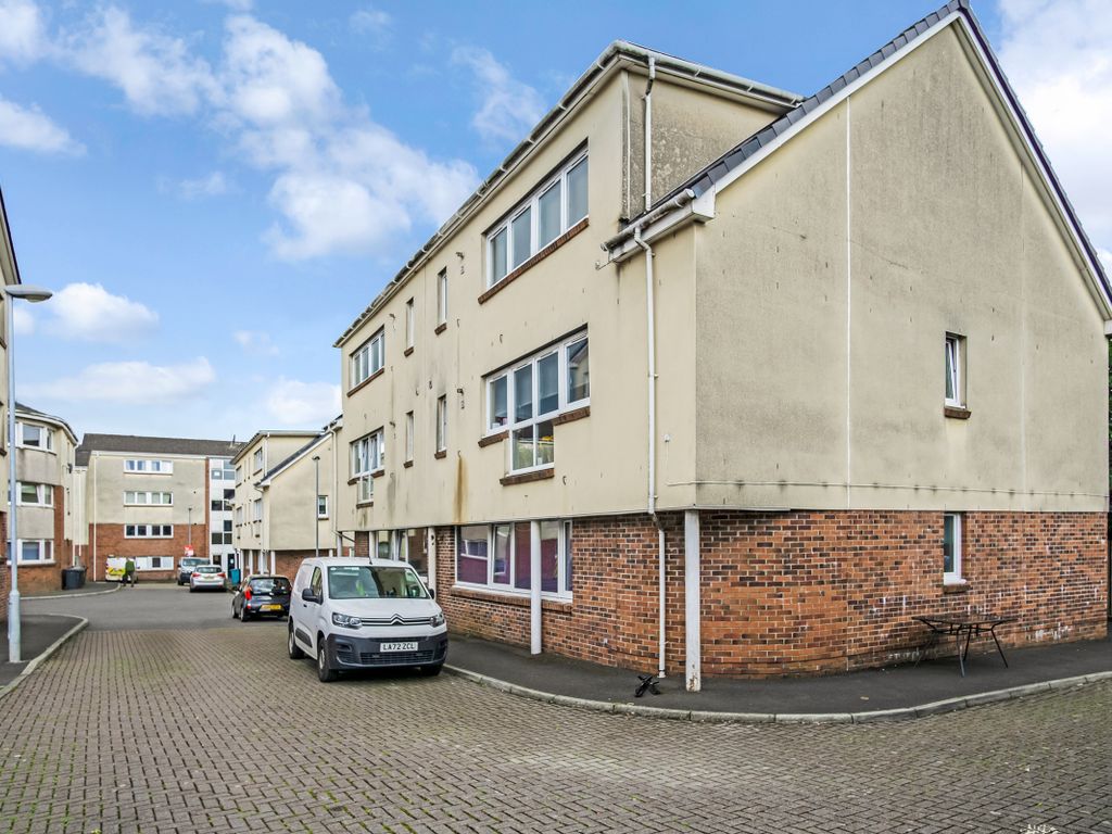 2 bed flat for sale in Willowpark Court, Airdrie ML6, £82,000