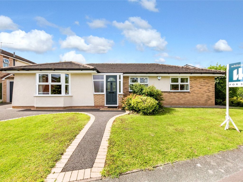 3 bed bungalow for sale in Oakhurst Drive, Wistaston, Cheshire CW2, £330,000