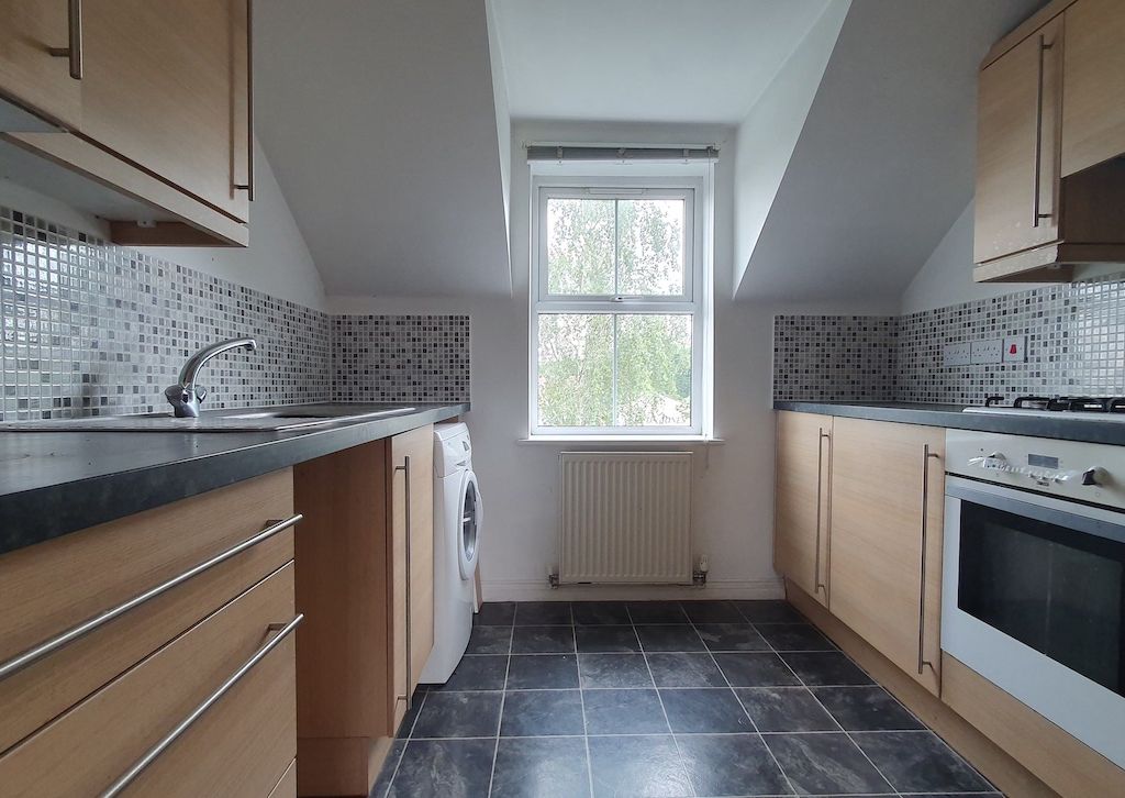 2 bed flat for sale in Oak Crescent, Ashby-De-La-Zouch LE65, £114,000