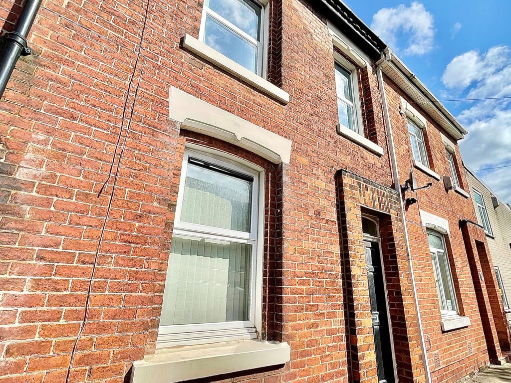 3 bed terraced house for sale in Trafford Street, Preston PR1, £120,000