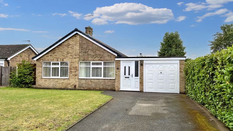2 bed detached bungalow for sale in Oulton Close, North Hykeham, Lincoln LN6, £230,000