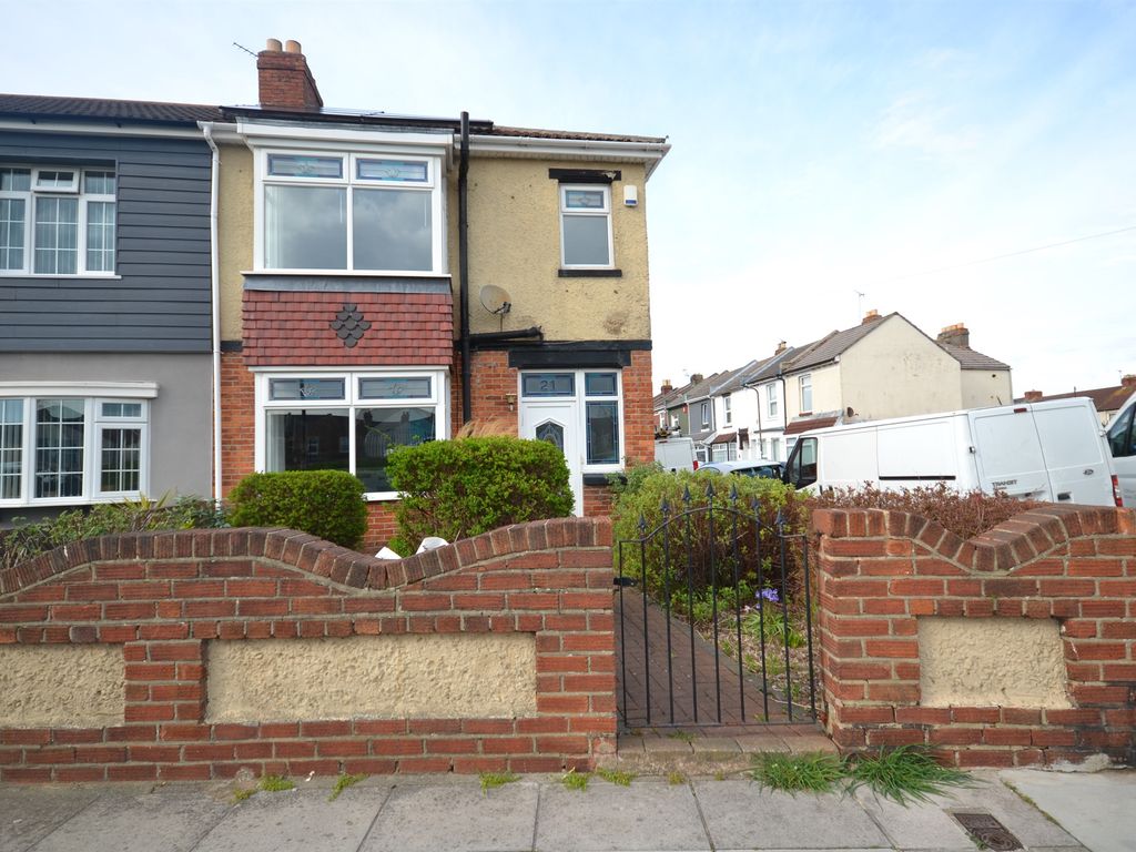 3 bed end terrace house for sale in Burrfields Road, Portsmouth PO3, £270,000