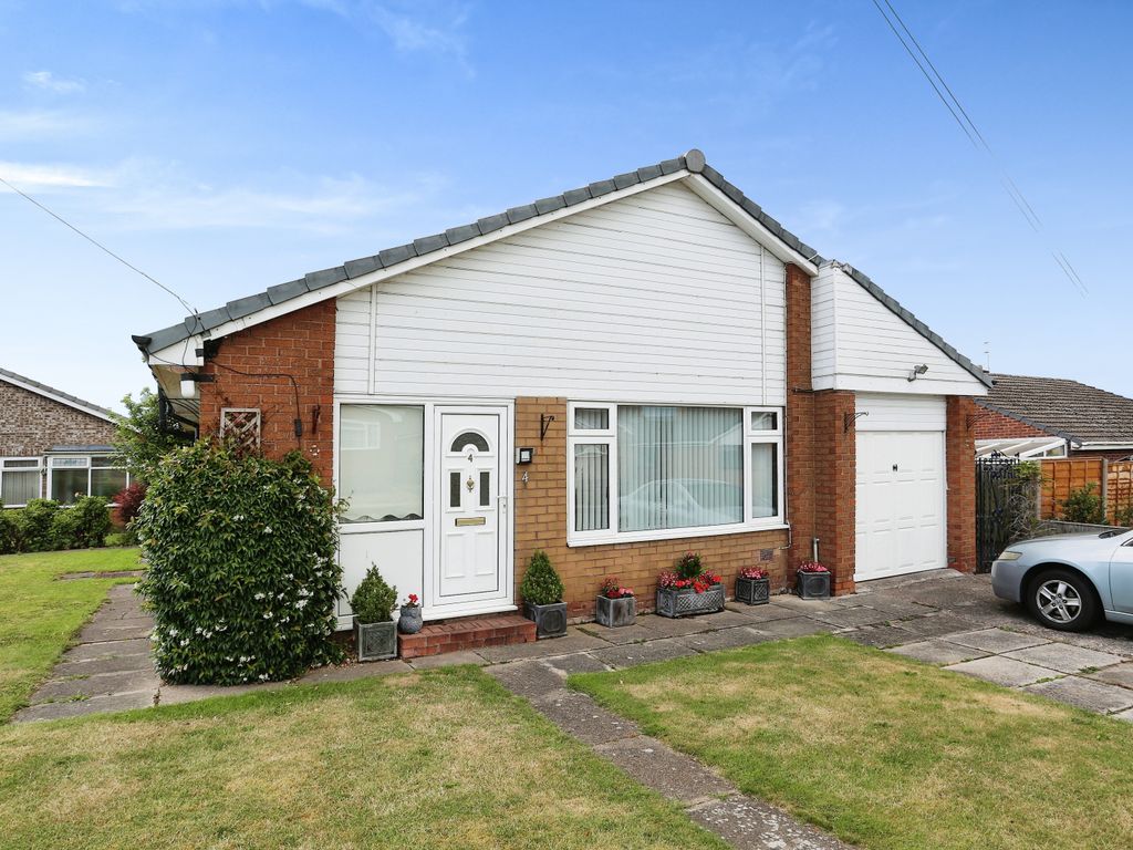 3 bed detached bungalow for sale in Beechfield, Northwich CW9, £300,000