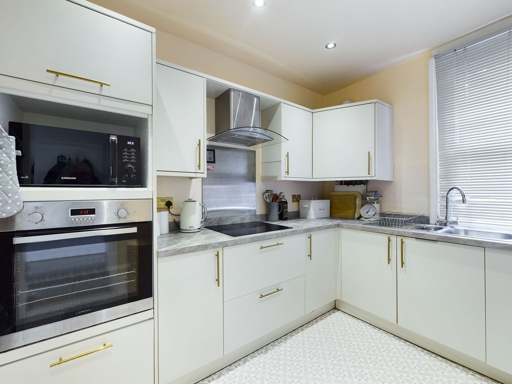 2 bed flat for sale in Ivanhoe Road, Aigburth L17, £225,000