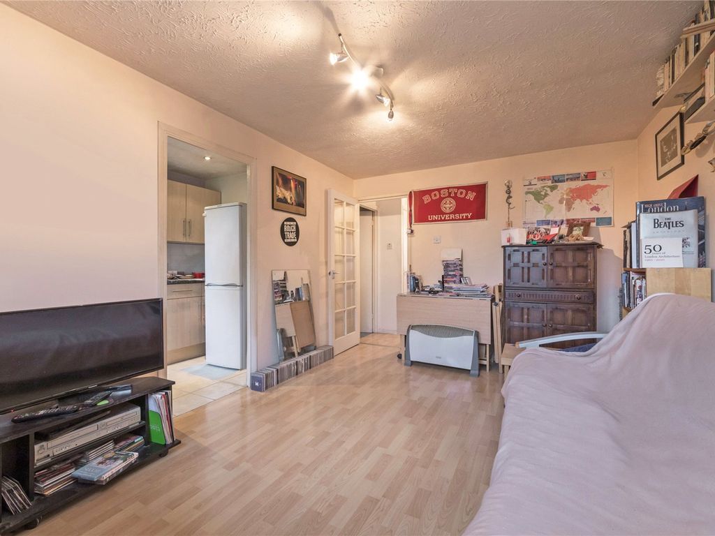 1 bed flat for sale in Telegraph Place, Millwall E14, £320,000