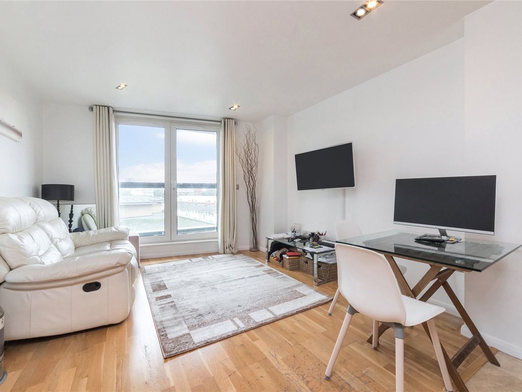 1 bed flat for sale in City Tower, 3 Limeharbour E14, £325,000