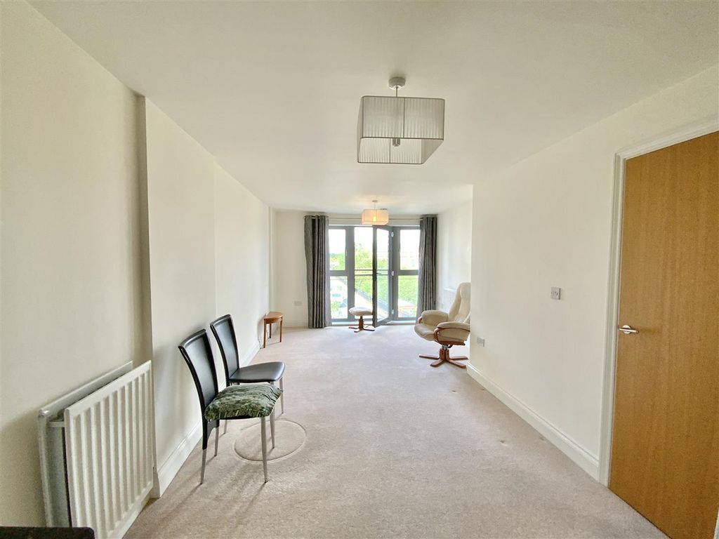 1 bed flat for sale in Wolverton Park Road, Wolverton, Milton Keynes MK12, £165,000