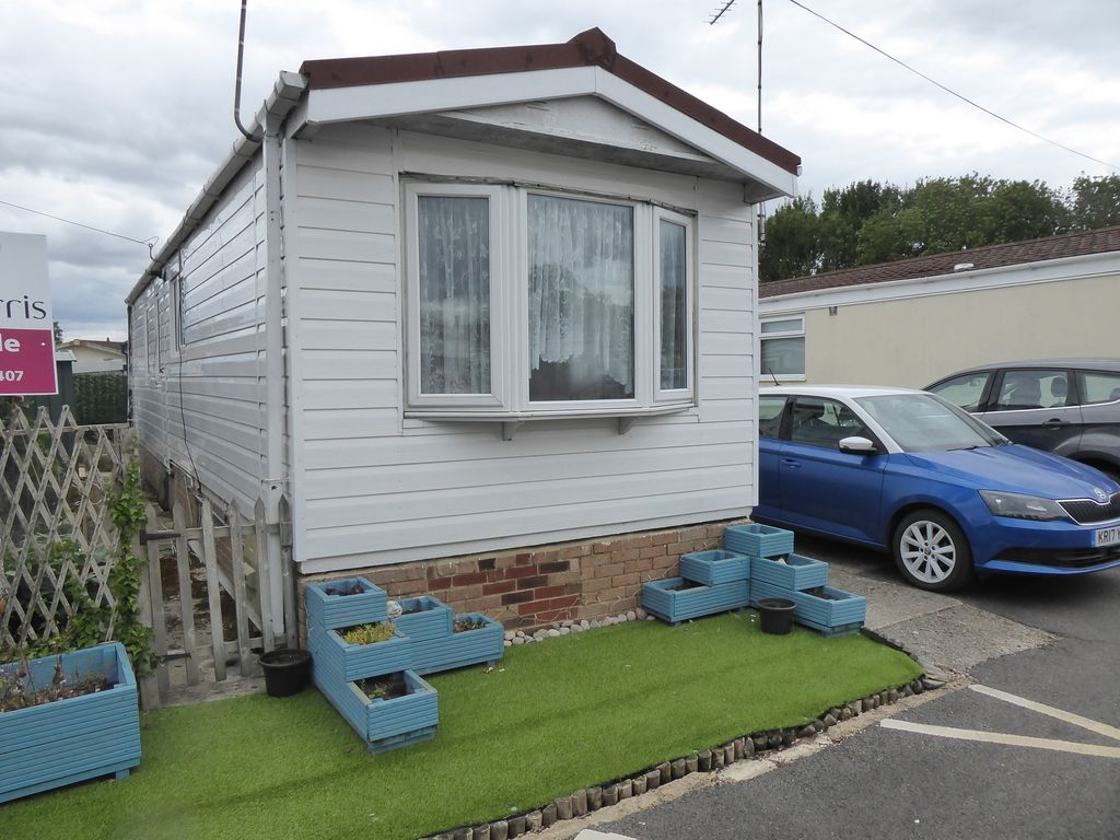 1 bed mobile/park home for sale in St. Johns Priory Park, Lechlade, Gloucestershire GL7, £82,500