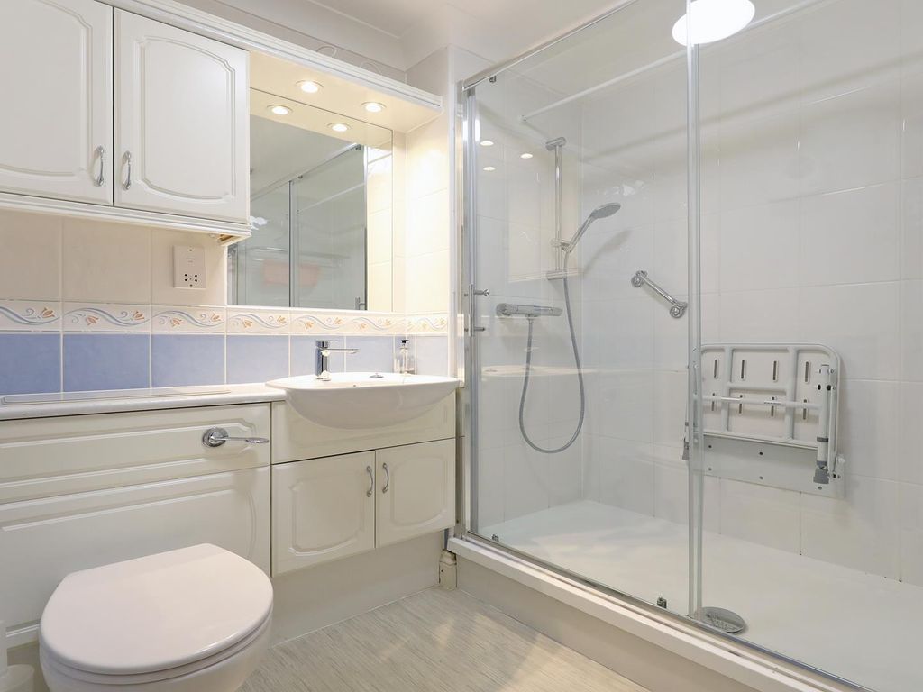 1 bed flat for sale in 194 Horn Lane, Acton W3, £200,000