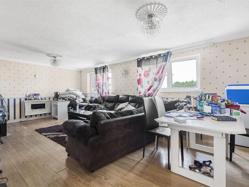 2 bed flat for sale in 29-35 School Road, Tilehurst, Reading RG31, £175,000