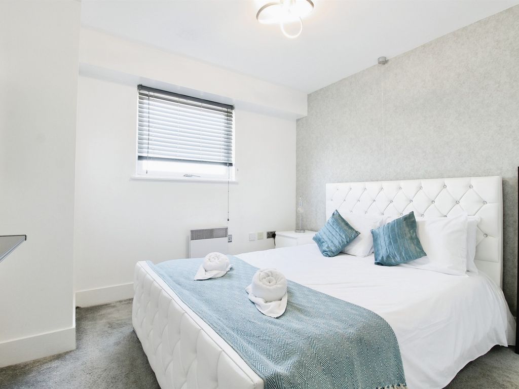 2 bed flat for sale in Queen Street, Cardiff CF10, £245,000