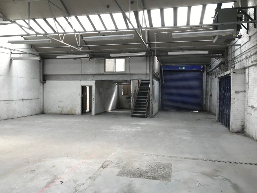 Warehouse for sale in 82-88 Hampton Road West, Hanworth, Middlesex TW13, Non quoting