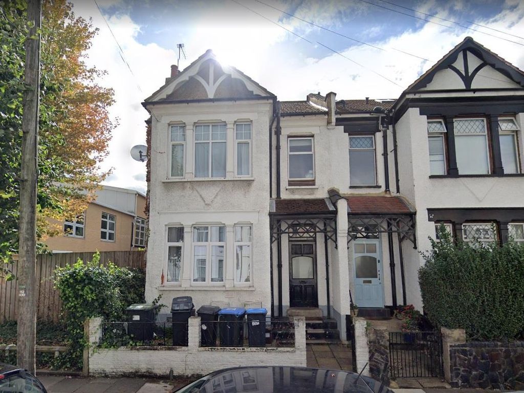 1 bed flat for sale in Tottenhall Road, Palmers Green N13, £300,000