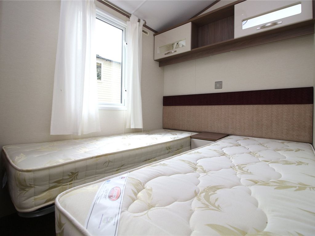 2 bed mobile/park home for sale in Hoburne Bashley, New Milton BH25, £25,000