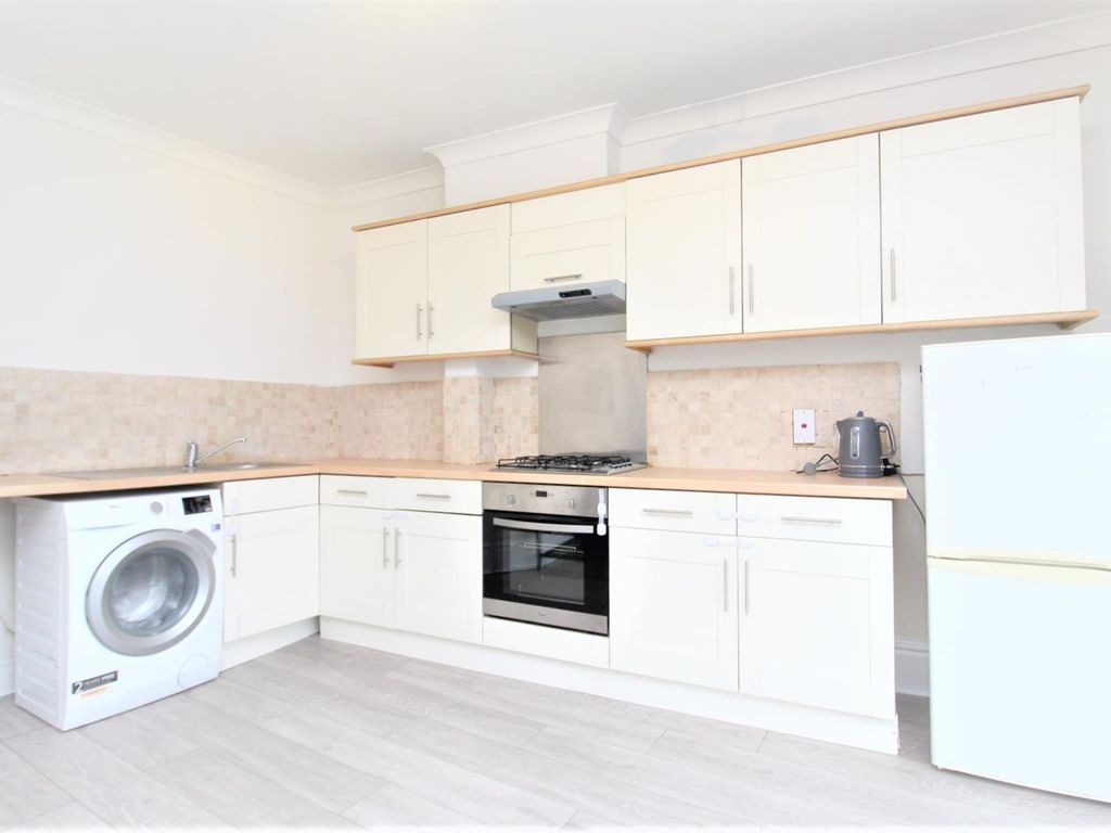 1 bed flat for sale in Station Road, London E4, £229,950