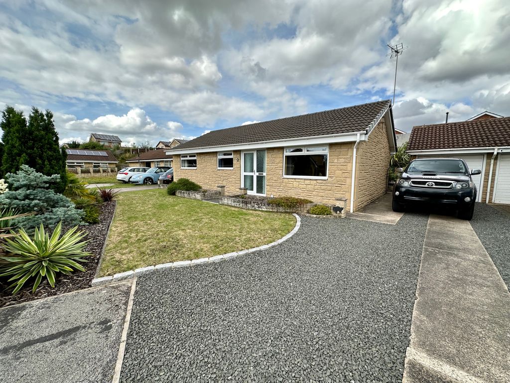 3 bed detached bungalow for sale in Gorse Close, Dunsville, Doncaster DN7, £210,000