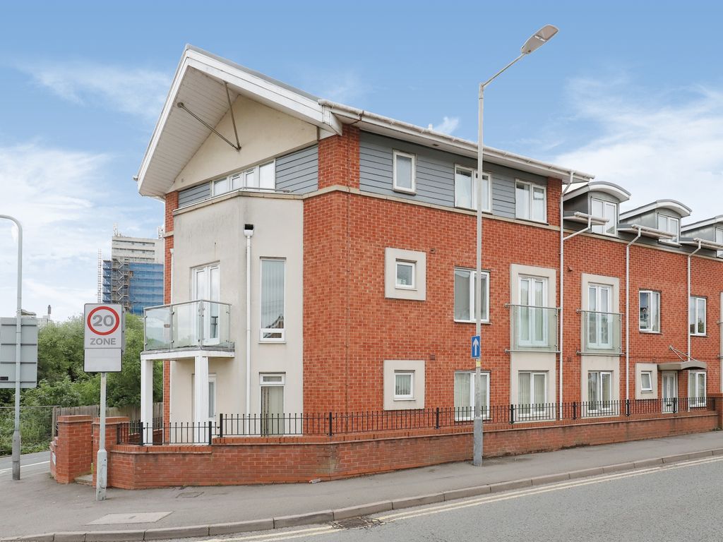 2 bed flat for sale in Powell Street, Wolverhampton, West Midlands WV10, £100,000