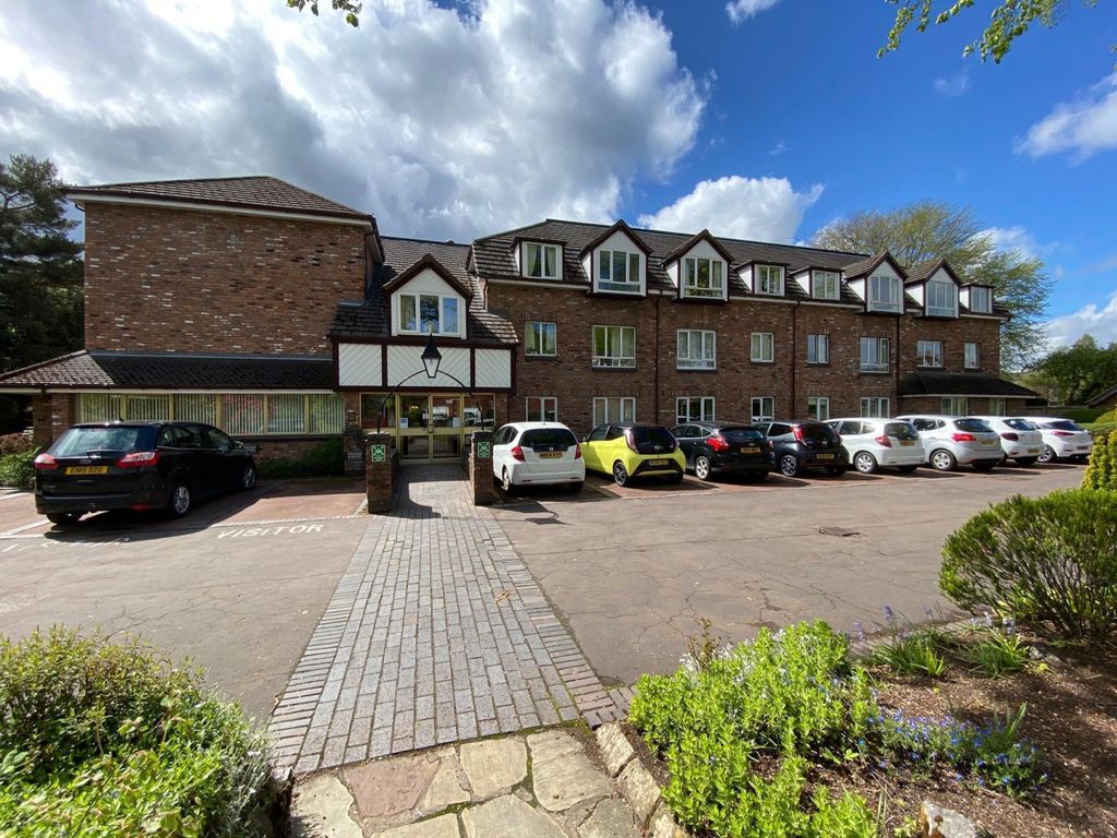 1 bed flat for sale in Lynwood, Victoria Road, Wilmslow SK9, £110,000