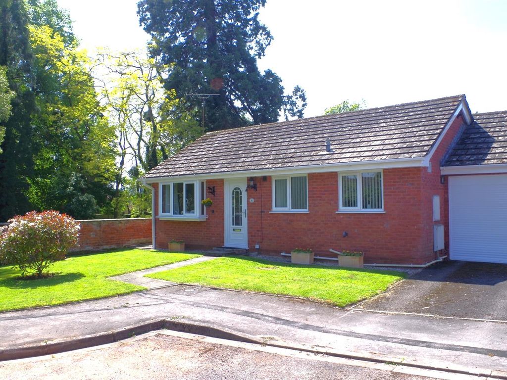 2 bed bungalow for sale in Friars Walk, Newent GL18, £325,000