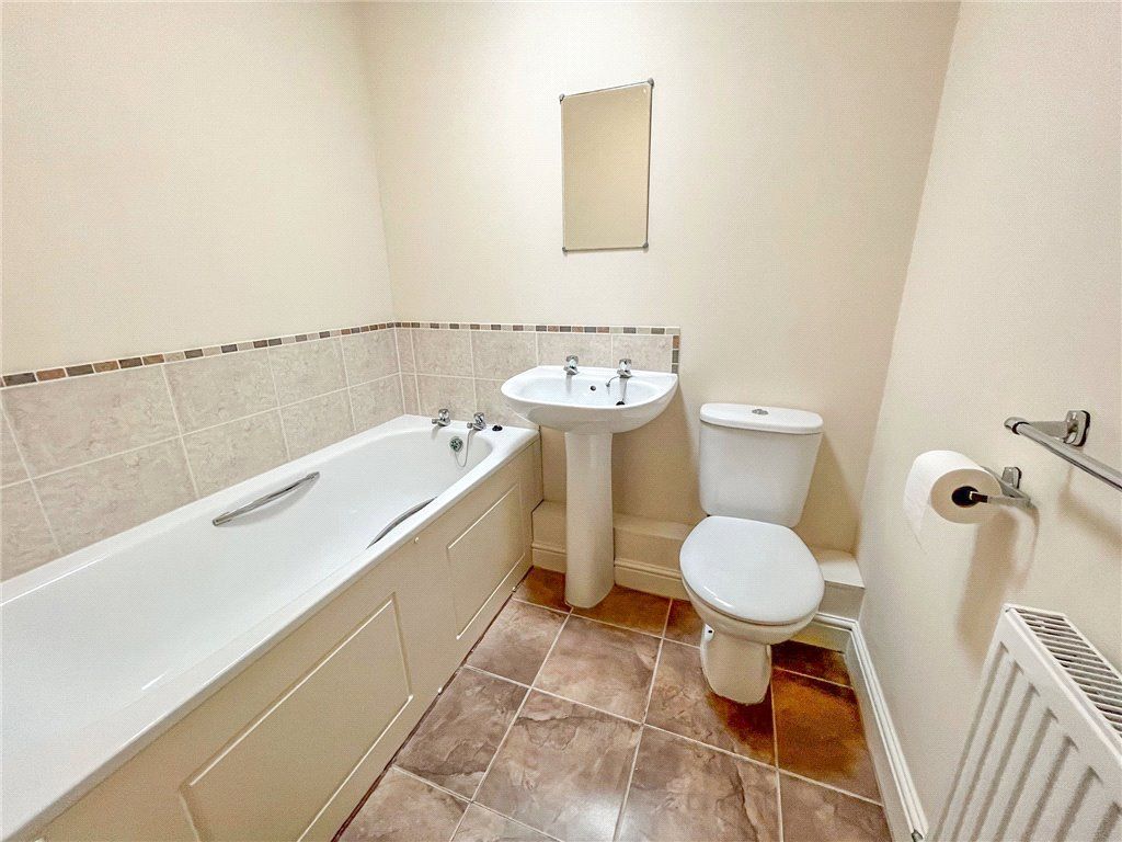 2 bed flat for sale in Broadway, Sandown, Isle Of Wight PO36, £180,000