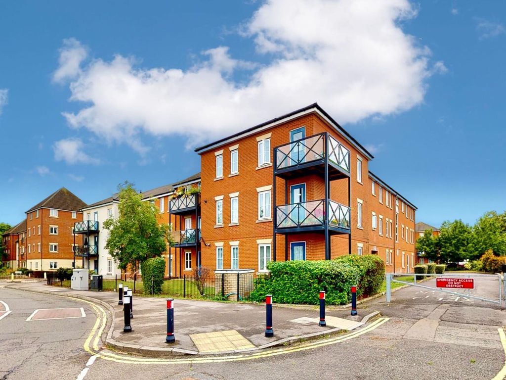 2 bed flat for sale in Hevingham Drive, Chadwell Heath RM6, £275,000