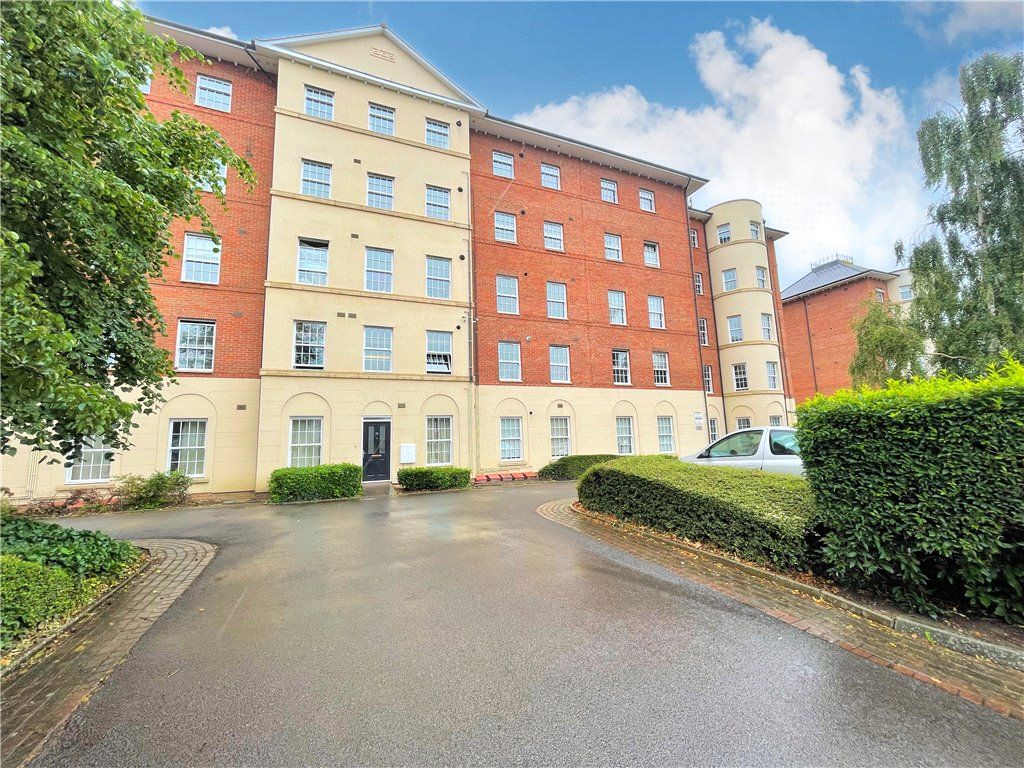 2 bed flat for sale in Mayhill Way, Gloucester, Gloucestershire GL1, £145,000