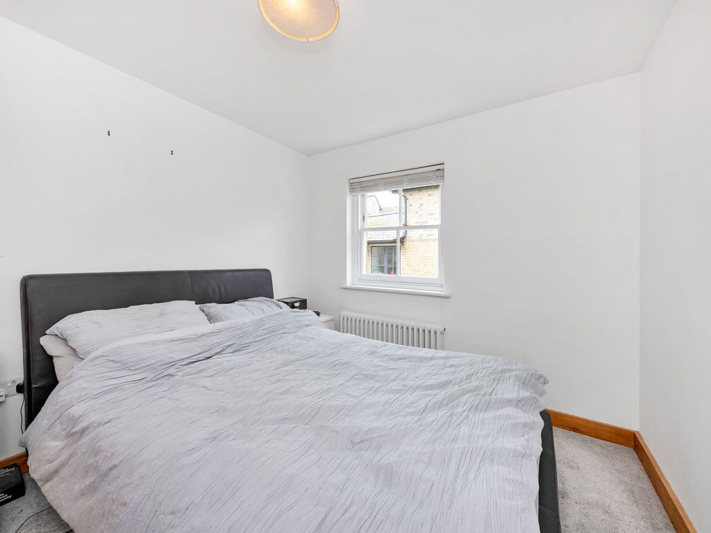 1 bed flat for sale in Upper King Street, Goodman House SG8, £185,000