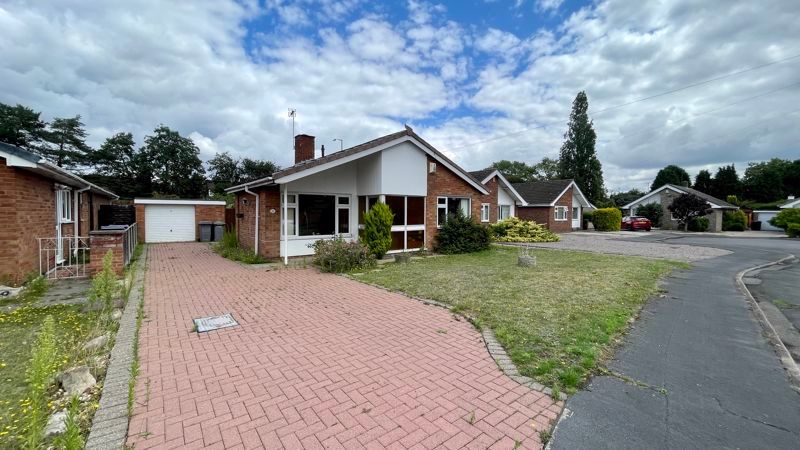 2 bed detached bungalow for sale in Esk Close, North Hykeham, Lincoln LN6, £225,000