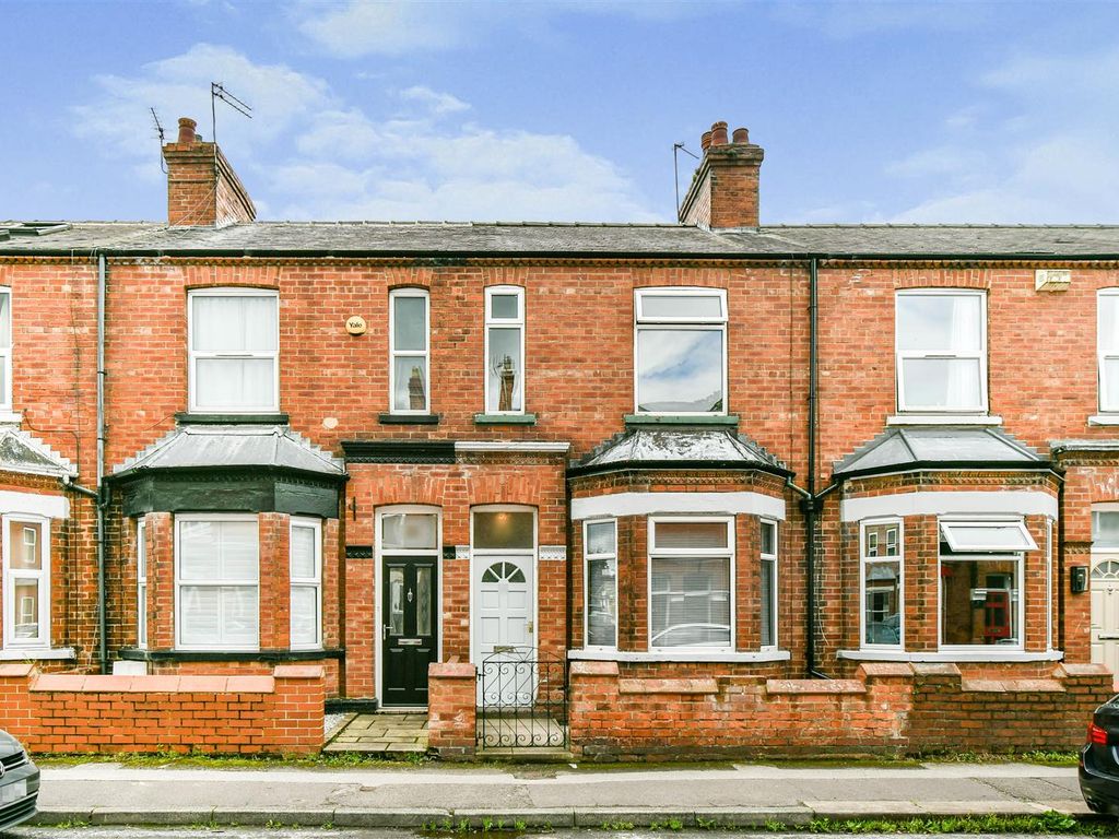2 bed terraced house for sale in White Cross Road, York YO31, £325,000