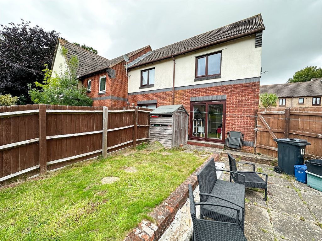 2 bed end terrace house for sale in Foxhollows, Newton Abbot TQ12, £200,000