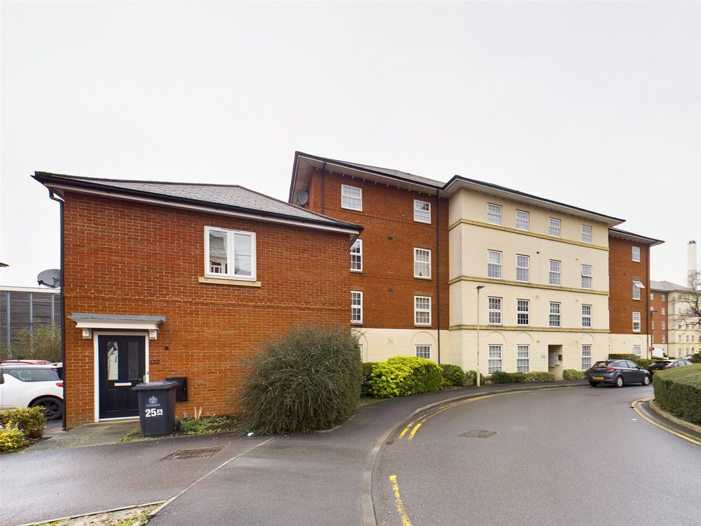 2 bed flat for sale in Harescombe Drive, Gloucester, Gloucestershire GL1, £130,000