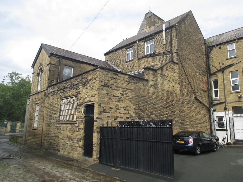 Office for sale in Oak Lane, Bradford BD9, £250,000