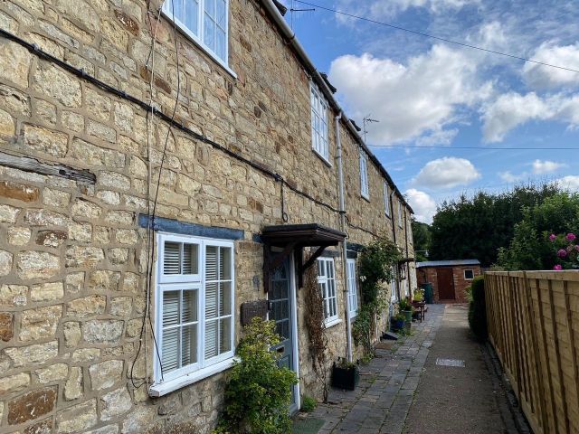 2 bed cottage for sale in Spring Gardens, Towcester, Northamptonshire NN12, £200,000