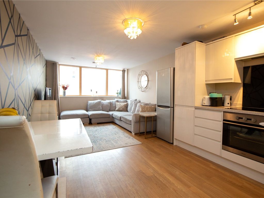 2 bed flat for sale in Dean Street, Bristol BS2, £265,000