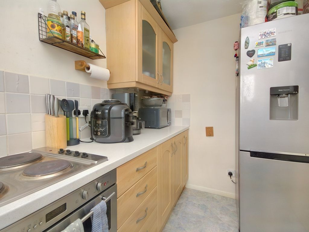 1 bed flat for sale in Redford Close, Feltham TW13, £190,000