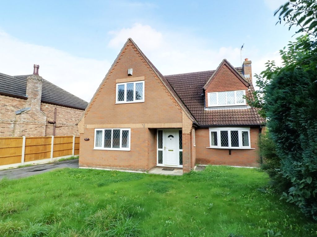 4 bed detached house for sale in Wharf Road, Ealand DN17, £325,000