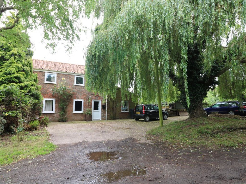 5 bed semi-detached house for sale in Sutton Road, Walpole Cross Keys, King