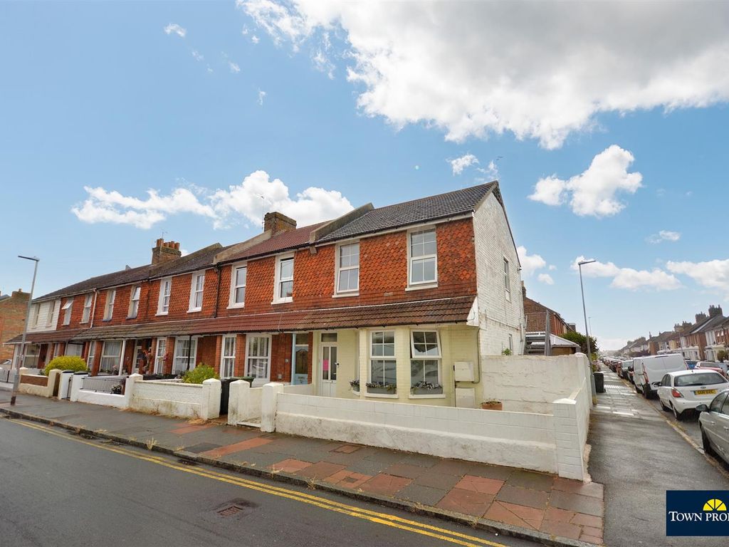 2 bed flat for sale in Channel View Road, Eastbourne BN22, £189,950