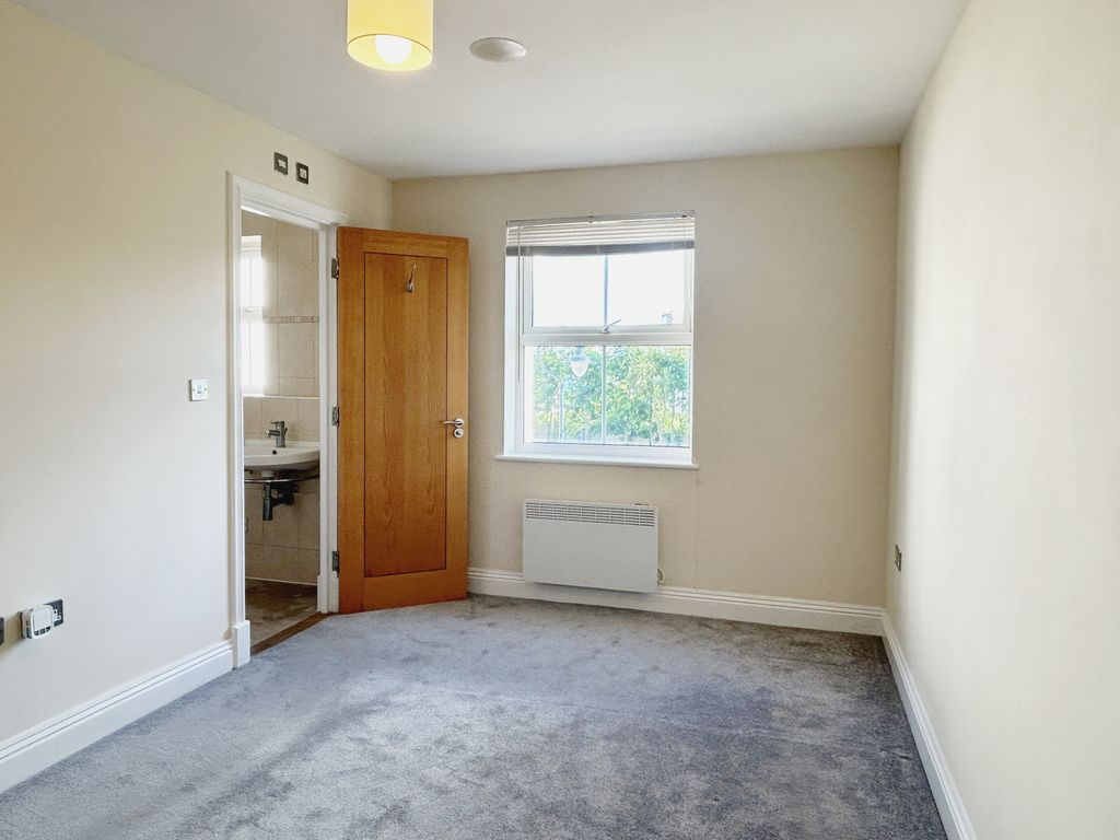 2 bed flat for sale in Audley Court, Southend On Sea SS1, £210,000