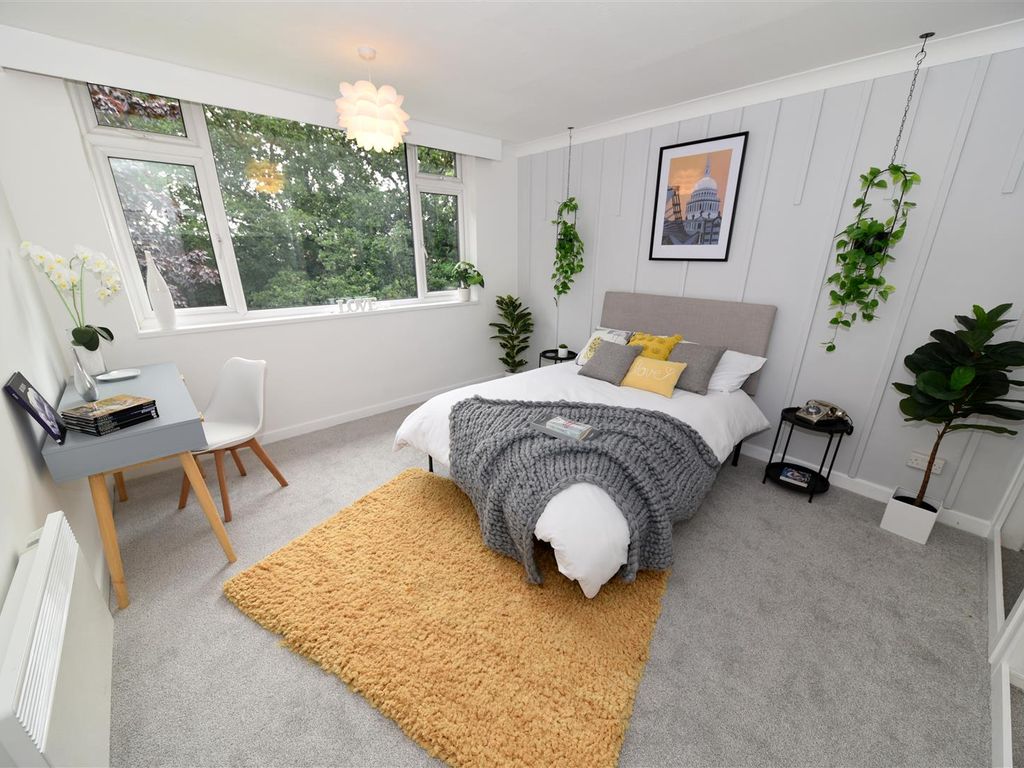 1 bed flat for sale in Savoy Close, Harborne, Birmingham B32, £144,500