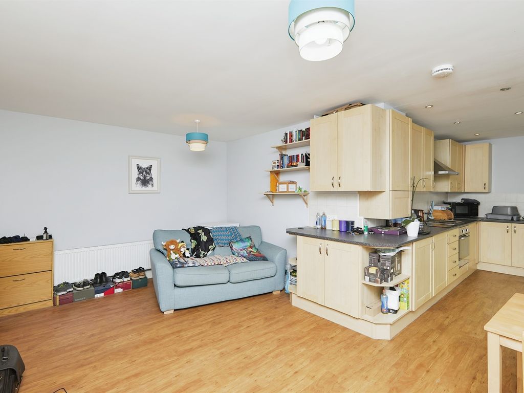 2 bed flat for sale in Carrington Street, Derby DE1, £140,000