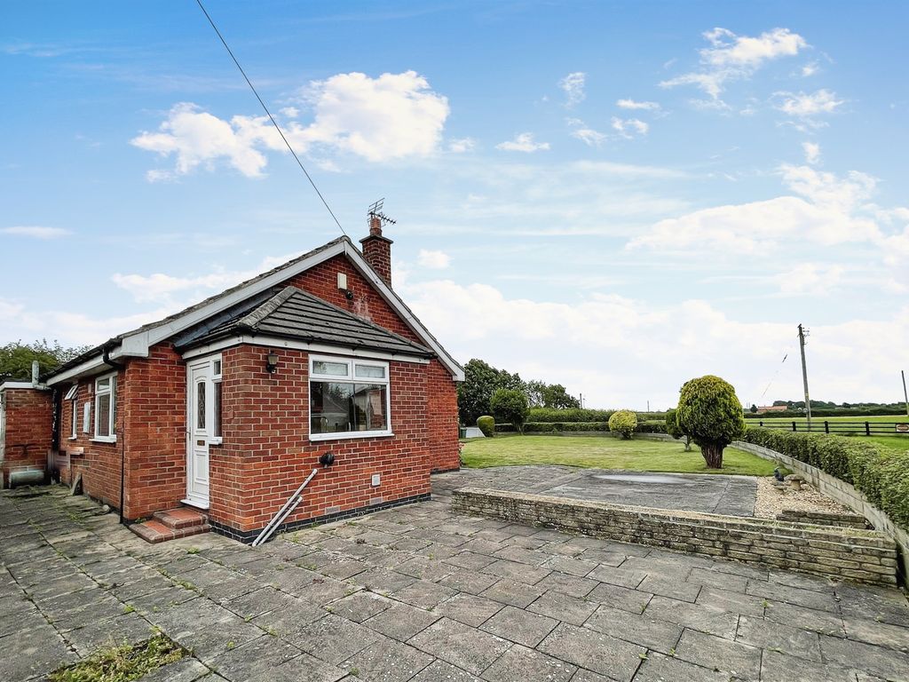 2 bed bungalow for sale in Cross Lane, North Frodingham, Driffield YO25, £225,000