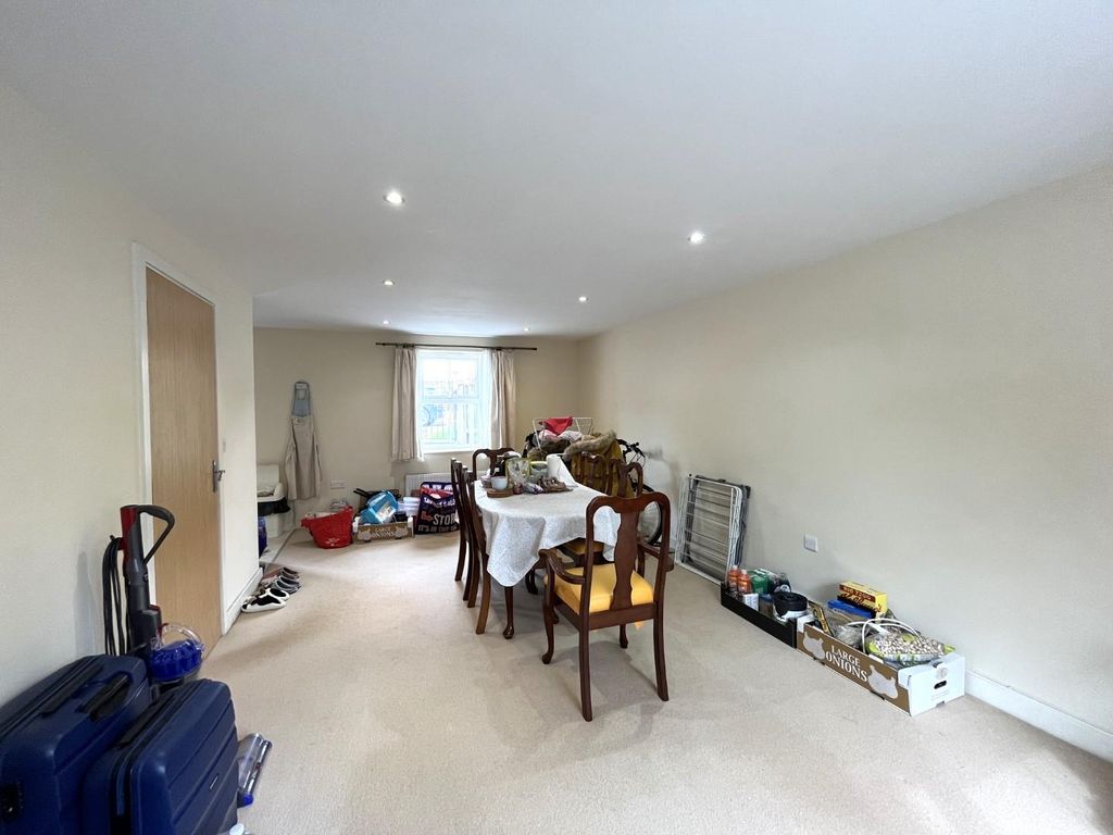 2 bed flat for sale in Newbridge View, Truro TR1, £185,000