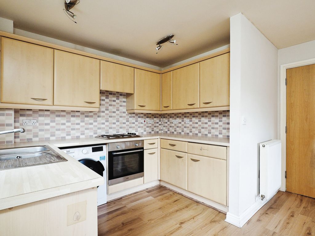 2 bed flat for sale in Shaw Road, Chilwell, Beeston, Nottingham NG9, £135,000