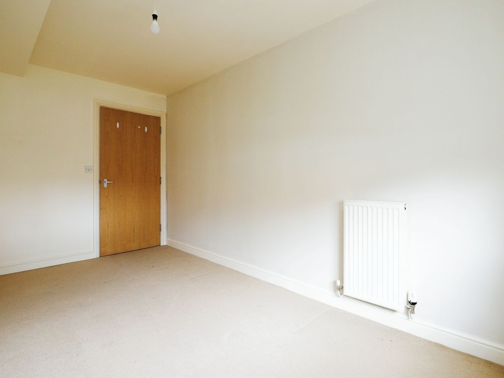 2 bed flat for sale in Shaw Road, Chilwell, Beeston, Nottingham NG9, £135,000